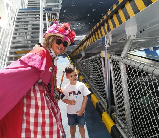 Zia Caterina madrina per l’inaugurazione dell’area giochi dedicata ai bambini sulla nave “Elio” di Caronte & Tourist