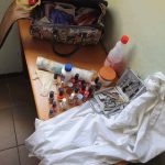 Scassina auto nel parcheggio di un supermercato e ruba una borsa. Arrestato in flagranza