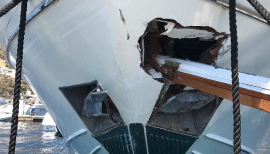 Paura alle Eolie: scontro traghetto-yatch, un ferito grave