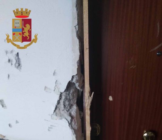 Terrorizza la moglie e la sorella, arrestato un messinese