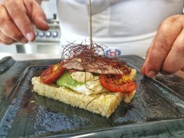 Il bakery chef messinese Francesco Arena a San Vito Lo Capo con la focaccia al cous cous