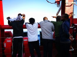 Ocean Viking, dopo lo sbarco a Lampedusa “dovrebbe tornare nella SAR zone perché la gente continua a morire”