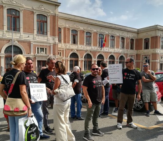 Affido condiviso, manifestazione a Messina dei padri separati (video)