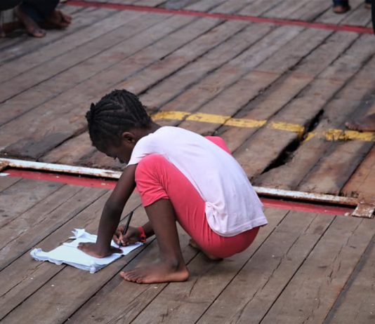 I 182 migranti a bordo della nave Ocean Viking sbarcheranno a Messina