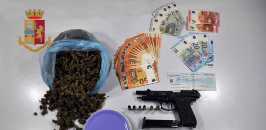 Arrestato spacciatore. Rinvenuti e sequestrati più di 300 grammi di marijuana e una pistola a salve