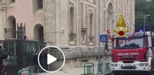 Messina i Vigili del Fuoco rendono omaggio ai poliziotti uccisi a Trieste. Video