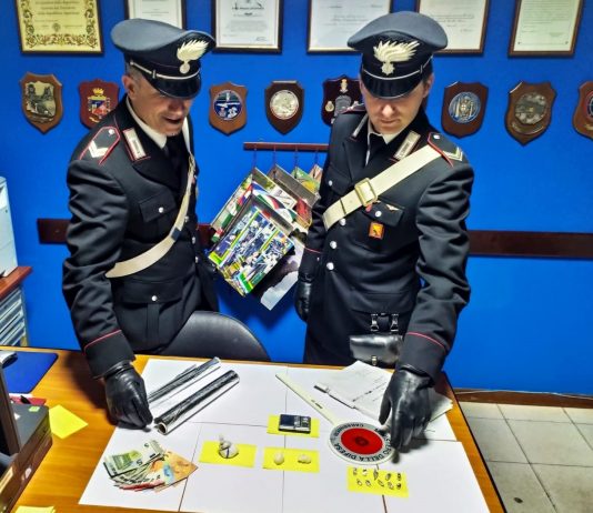 Spacciava cocaina in casa: i Carabinieri arrestano un 30enne e denunciano altre due persone.