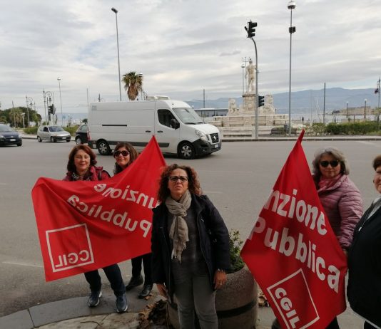 Ipab Casa famiglia Regina Elena, lavoratrici in protesta di fronte la Prefettura