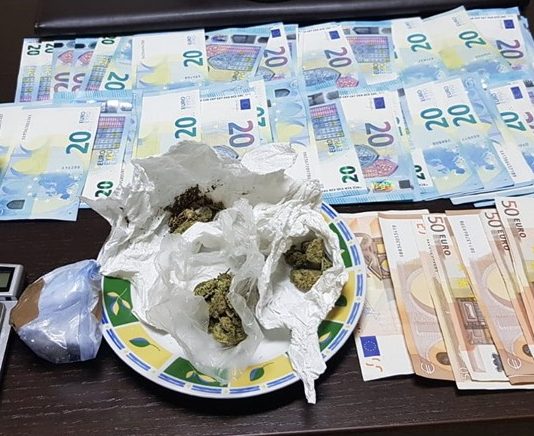 Sorpreso con cocaina e marijuana in casa: 47enne arrestato dai Carabinieri