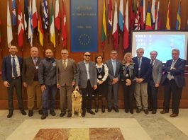 Cani guida per ipovedenti: Helen Keller “dopo l’istruzione, Toby riconsegnato a John”