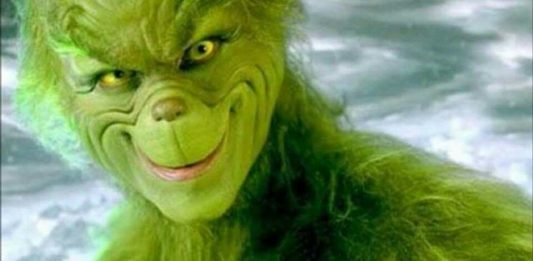 La “giungla” natalizia di Piazza Cairoli: la pista di ghiaccio sequestrata perchè senza licenza