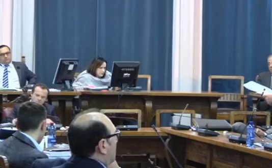 De Luca e lo scontro in consiglio: il caffè sospeso con La Tona e l’aperitivo della pace