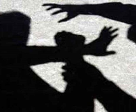 Aggredisce i figli e la ex, arrestato quarantenne