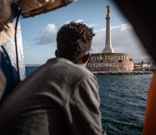 La Sea Watch 3 a Messina, migranti in quarantena nell’hotspot : Musumeci, “ne prendiamo atto”