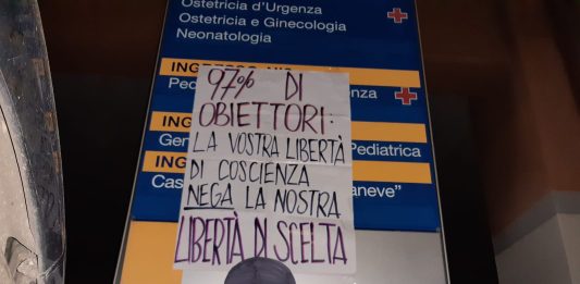 Aborto a Messina: azione notturna contro gli obiettori, “Non una di meno” chiede tavolo con la Regione