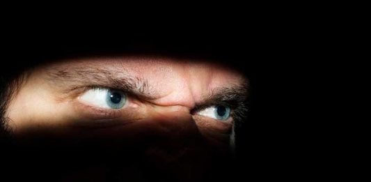 Milazzo: non tollera B&B nel condominio e inizia lo stalking contro i proprietari, divieto di dimora per un sessantunenne