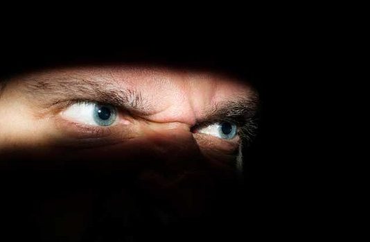 Milazzo: non tollera B&B nel condominio e inizia lo stalking contro i proprietari, divieto di dimora per un sessantunenne