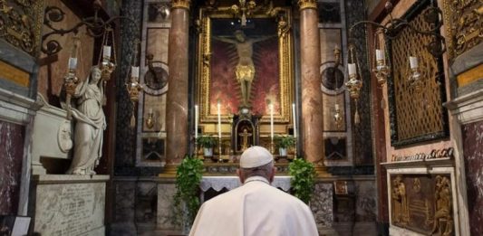 Tanto per passeggiare o per pregare? Il Papa e l’altro