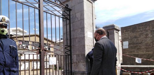 San Fratello: l’Amministrazione Comunale in pellegrinaggio al Cimitero per pregare per i defunti del Covid-19