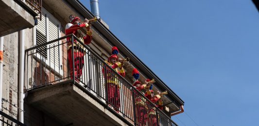 I Giudei di San Fratello non si fermano, il loro suono per i medici e defunti del Coronavirus