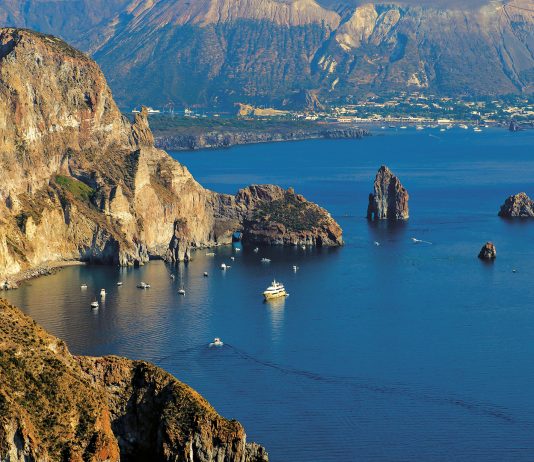 Eolie in ginocchio. Centinaia di imprenditori invocano aiuti dal Governo