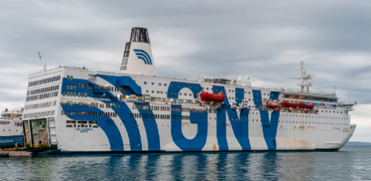 Migranti: Musumeci, trovata nave per la quarantena adesso tocca a Conte