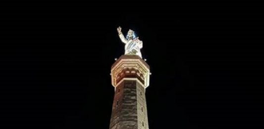 Torna ad essere illuminata la stele della Madonna della Lettera