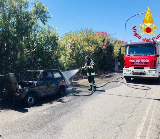 Auto in fiamme sulla A20: nessun ferito