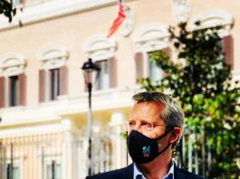 George Floyd: Della Vedova protesta davanti ambasciata Usa