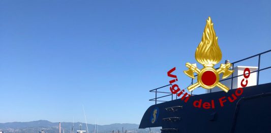 Fiamme su un aliscafo a Milazzo: salvi i passeggeri