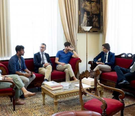 Il campione italiano di canottaggio e studente UniMe Giovanni Ficarra ricevuto dal Rettore