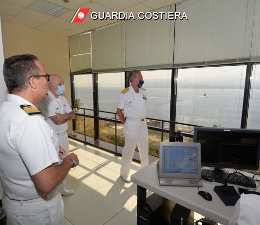 Il Comandante Generale del Corpo delle Capitanerie di Porto in visita al VTS dello Stretto