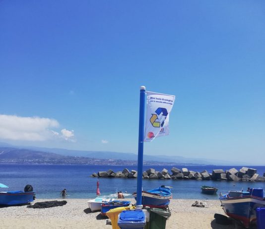 Mini discariche a Giostra e Gazzi e vandalismo: Messinaservizi Bene Comune fa doppi turni, previste multe salate e raccolta del vetro sul litorale nord
