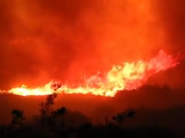 Incendi a Lipari. Notte di paura e finalmente arrivano i Canadair (Il video)