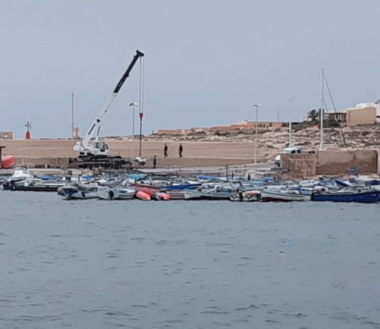 Migranti: 1.600 in 48 ore a Lampedusa, hotspot ‘scoppia’