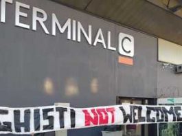 La rete ”Mai con Salvini” espone striscioni all’aeroporto: ”Legisti not welcome”