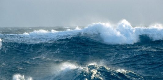 Milazzo, un militare della guardia costiera disperso: si era lanciato in mare per salvare un giovane