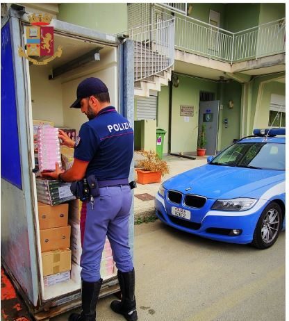 Trasportano surgelati su un mezzo che non refrigera a dovere. Sequestrata la merce e denunciati i titolari