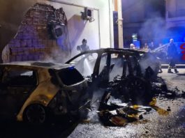 Maxirogo a Barcellona pg: cinque auto in fiamme