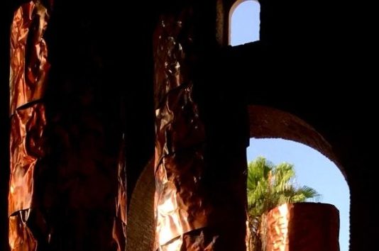 Omaggio a Sebastiano Tusa: le sculture di Paola D’Amore al Teatro Antico di Taormina