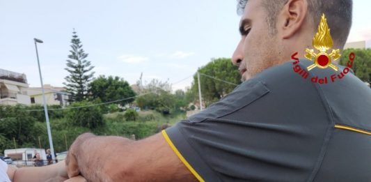 I Vigili del fuoco di Messina salvano un gattino