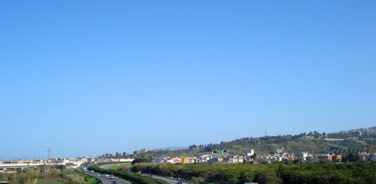 Incendio nel messinese, uscite obbligate presso Autostrada A20