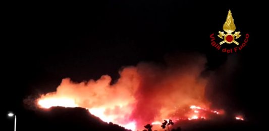 Incendi nel Messinese: Regione dichiara stato di crisi e di emergenza per 4 Comuni