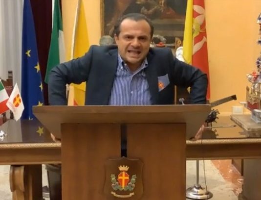 Misure anticovid: ricomincia il balletto delle ordinanze, dal “modello Alto Adige” al “monello” De Luca