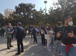 Studenti e docenti della Emilio Ainis a Piazza Municipio contro la dad