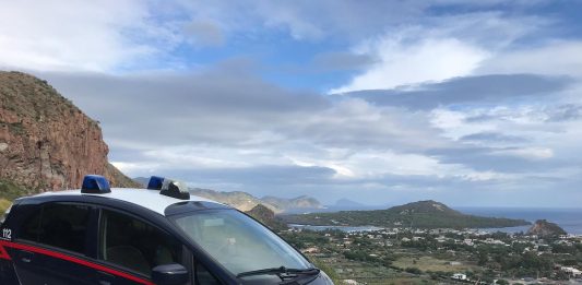 Tragedia a Vulcano, muore soffocato mangiando formaggio