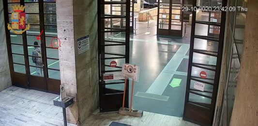 Stazione di Messina: la Polizia lo denuncia, lui si “vendica” commettendo un altro reato
