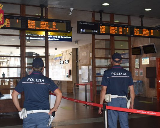 5 arrestati, 43 indagati e circa 43.500 persone controllate: questo è il bilancio dell’attività della Polizia di Stato in ambito ferroviario in Sicilia nel periodo estivo