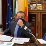 La decisione del Sindaco De Luca: “negozi chiusi alle 19, per consentire maggiori controlli “antibabbiu”; scuole chiuse la prossima settimana”