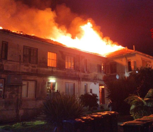 Incendio in Via Conte di Torino, paura tra i residenti. Evacuate 5 famiglie